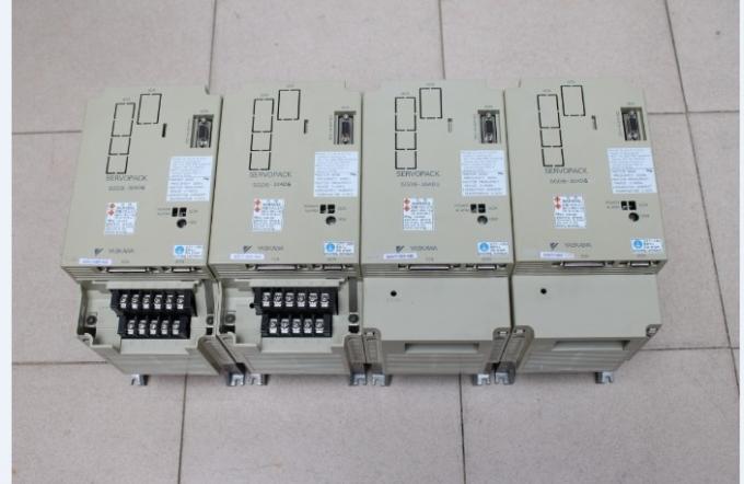 0.75kW電気Yaskawaの運転者のサーボ モーター3出力されたPH SGDB10ADP 0