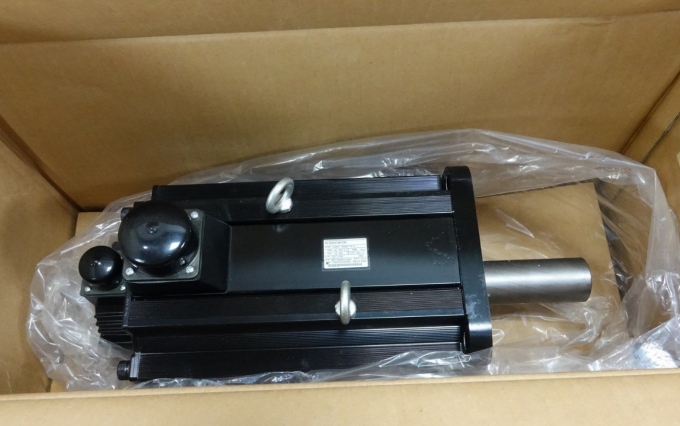 新しいYaskawa ACサーボ モーター7500W 54.7A 200V SGMG-75A2W-TE11産業サーボ モーター 0