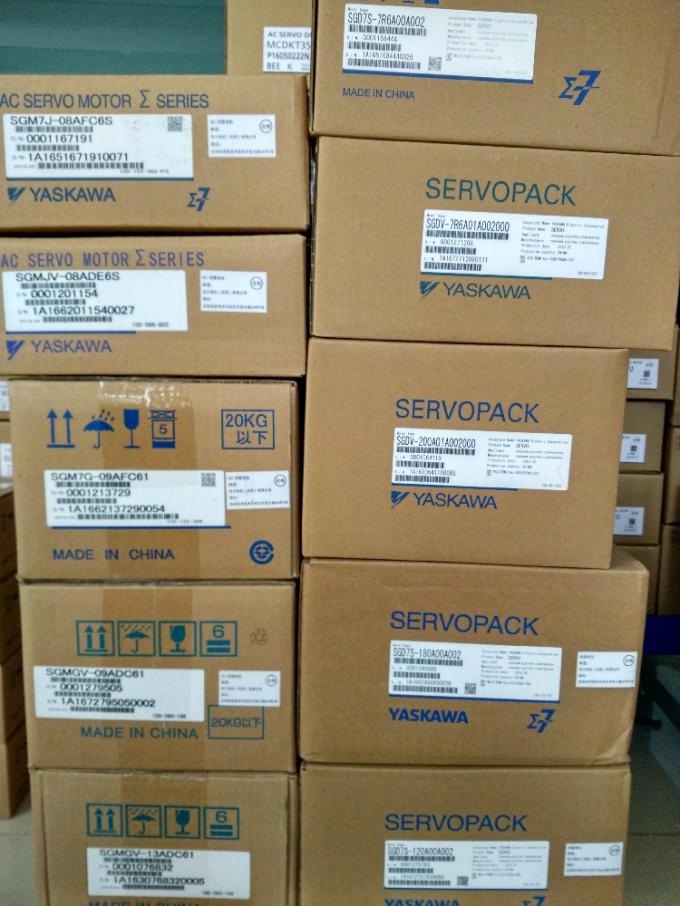 産業Servoは箱で新しいYASKAWA ACサーボ運転者2KW 50/60hz SGDS-20A12Aを運転します 0