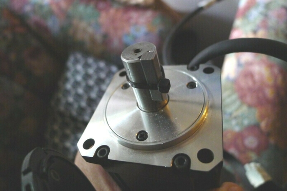 XVM-6011-LONS-D002 エマーソン サーボモーター 定格トルク 12 LB-IN 7.32 MH 1.64 OHMS