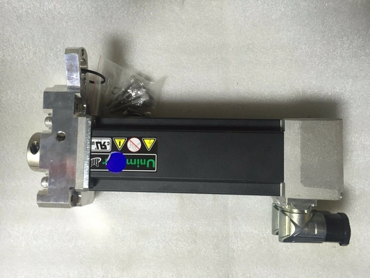 070UDD200XBCRA078140-SHPA新しい原物、黒は主要な色、制御技法のエマーソンUnimotorのサーボ モーターである。