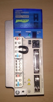Omron R7D-AP04H ACサーボ運転者5.5amp 1段階200-230vacの50/60hz出力