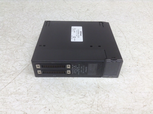 GE FANUC シリーズ 90-30 PLC デジタル I/O モジュール 125 VDC IC693MDL752