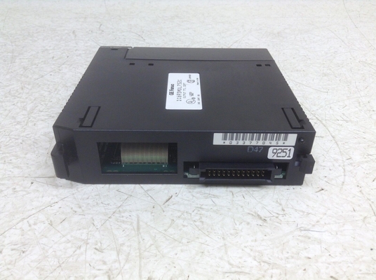 GE FANUC シリーズ 90-30 PLC デジタル I/O モジュール 125 VDC IC693MDL752