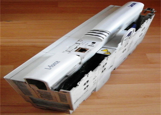 Lenze E94AMHE0074 サーボ ドライブ入力電圧 3 段階 325/565/705VDC ねじ端子