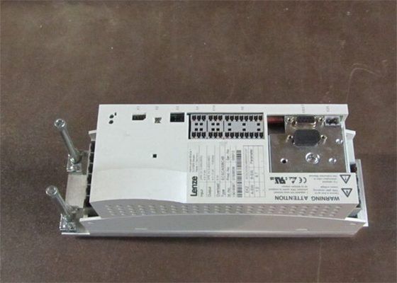 Lenze ECSCA008C4B SERVO DRIVE 入力電力: 2/PE DC 0-565 V / 675V 8 AMP