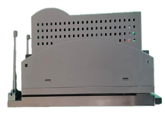 Lenze ECSCA008C4B SERVO DRIVE 入力電力: 2/PE DC 0-565 V / 675V 8 AMP