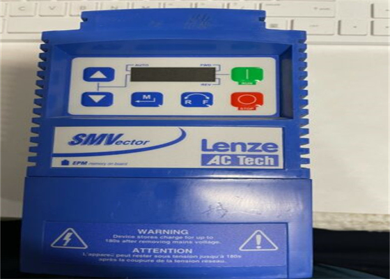 Lenze ESV371N01SXB ドライブ 0.37 KW 標準キーパッド 120 VAC (倍増出力) または 240 VAC