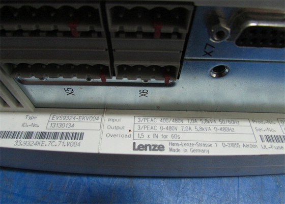 Lenze EVS9324-EKV004 サーボ コントローラー 9300 シリーズ 400/480 VAC 3.0 KW (4 HP)