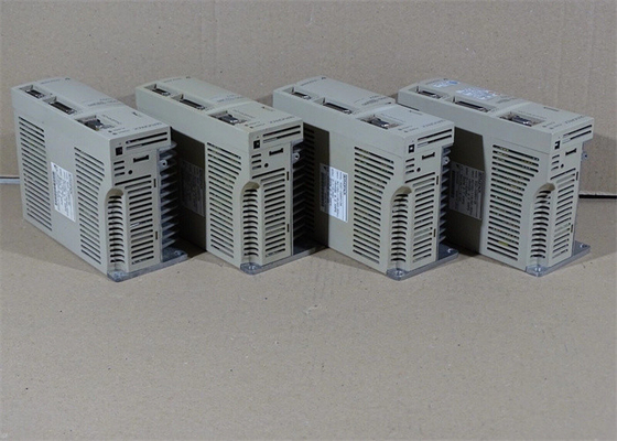 新しいヤスカワ サーボドライブ SGD-02AH 作業力 200W オリジナルボックス 新品