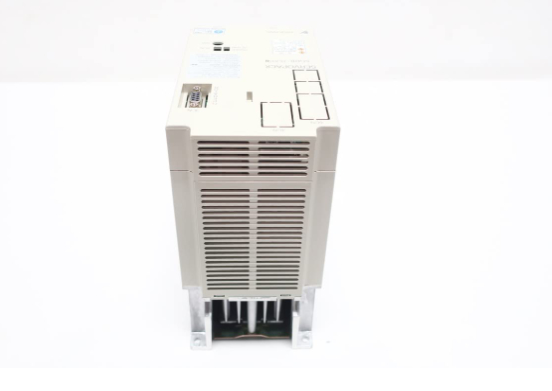 Yaskawa SGDB-15ADG ACサーボアンプ200-230V 10A 1.3KW位置制御