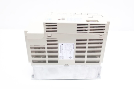 Yaskawa SGDB-15ADG ACサーボアンプ200-230V 10A 1.3KW位置制御