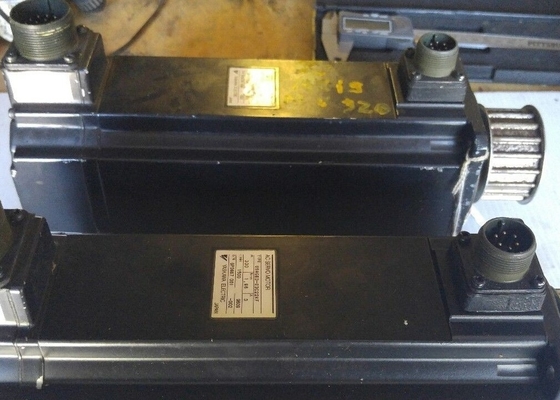YASKAWA USAGED-03C22K ACサーボモーター 300W 8192 PPRインクリメンタルエンコーダー