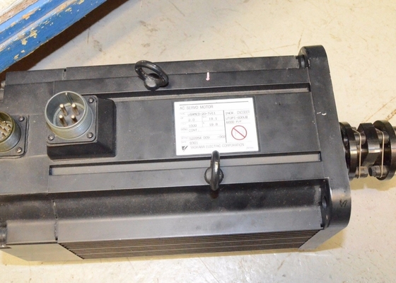日本安川電機 USAMED-20-TV11 サーボモーター 2.0kW オリジナルボックス入り