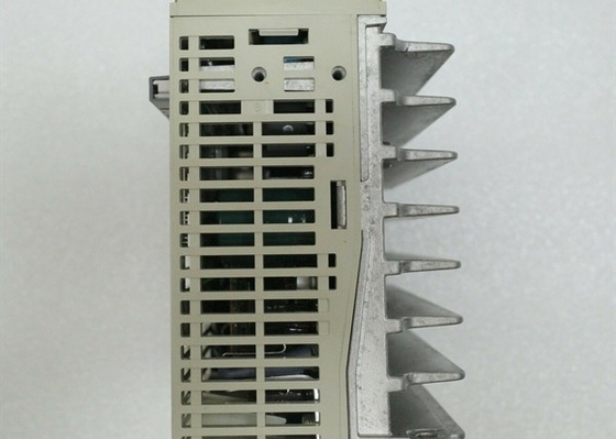 安川電機 SGDH-04AE 産業用サーボドライブ 200-230 VAC 50 / 60 Hz 30ワット 55 Kw