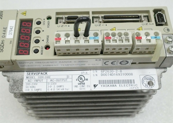 安川電機 SGDH-04AE 産業用サーボドライブ 200-230 VAC 50 / 60 Hz 30ワット 55 Kw