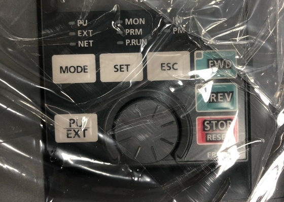 三菱電機 FR-A820-01870-E160 230V 115A 三相入力 三相出力 60HP