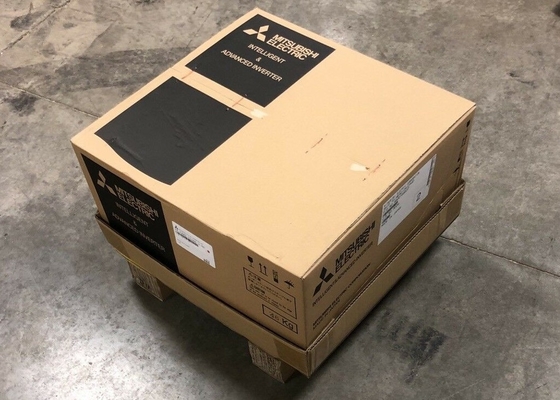 三菱電機 FR-A820-01870-E160 230V 115A 三相入力 三相出力 60HP
