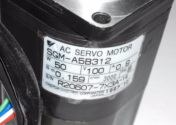 YASKAWA SGM-A5B312のサーボ モーター0.9AMP 100V 50W 2048 P/R増加エンコーダー
