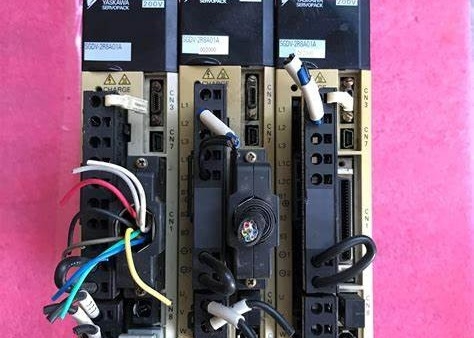 安川電機 SGDV-2R8A01A002000 サーボドライブ 産業用 SERVOPACK 230VAC 3相