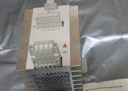 SS823 3BSE038226R1 ABB力の余分な電源のための投票の単位統制の単位
