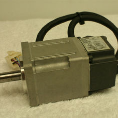 OMRON R88M-GP40030H-S2-Z ACサーボモーター、株式会社のエンコーダー平ら式400Wが付いている、200 VAC、キーの/ブレーキのない、3000rpm