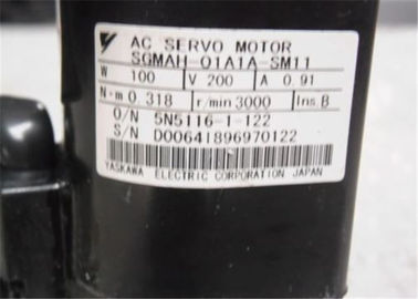Yaskawaのサーボ モーター100W 0.91A産業サーボ モーター200V SGMAH-01A1A-SM11