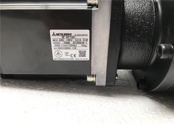 三菱HF-KP73G1 ACサーボ モーターは10のKG出力しました750W 3000 R/MIN （150のHz）を