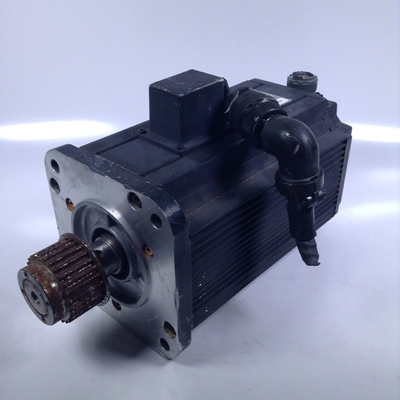 YASKAWA  USAMED-12VW2 1.2kW, Totally-enclosed, Self-cooled Type,1024 P/R Absolute,new original.