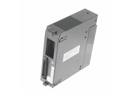 モジュール シリーズ90-30を置くGE FANUC IC693APU301の単一の軸線