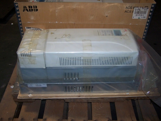 ACS800-U11-0020-5NEWの原物、壁に取り付けられた再生3-PHASE 380-500 V AC 50/60のHZ 125 HP。