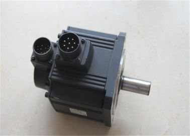Mitsubishi  Industrial Servo Motor HC SERIES HC-SF52K 3.2A 126V 2000RPM 0.5KW