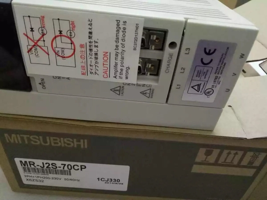 三菱産業ドライブMR-J2S-70CP-S084 ACサーボ アンプ750Wは3.8A 200-230Vを入れました