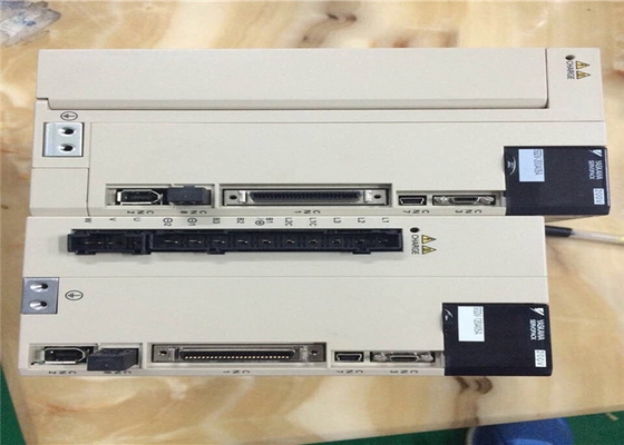 サーボ運転者YASKAWA SGDM-08AC-SD2BM 800W 10N M 3000RPMのペン先の新しい原物