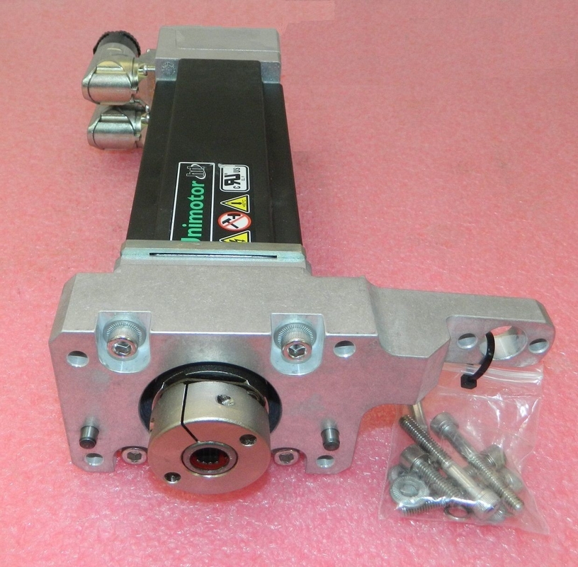 070UDD200XBCRA078140-SHPA新しい原物、黒は主要な色、制御技法のエマーソンUnimotorのサーボ モーターである。