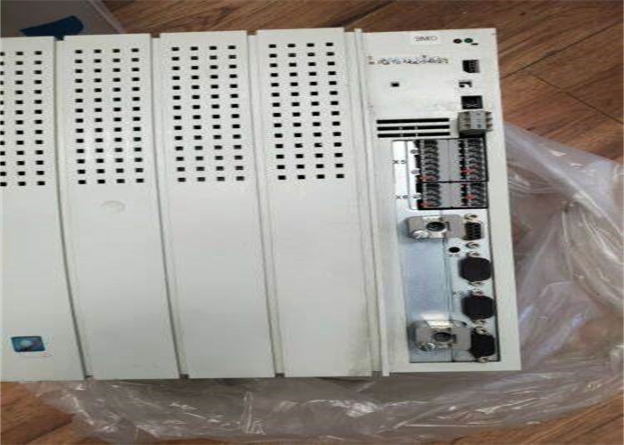 Lenze EVS9328-EPV004 サーボ コントローラー 9300 シリーズ 400/480 VAC 22-30 KW (29.5-40.2 HP)