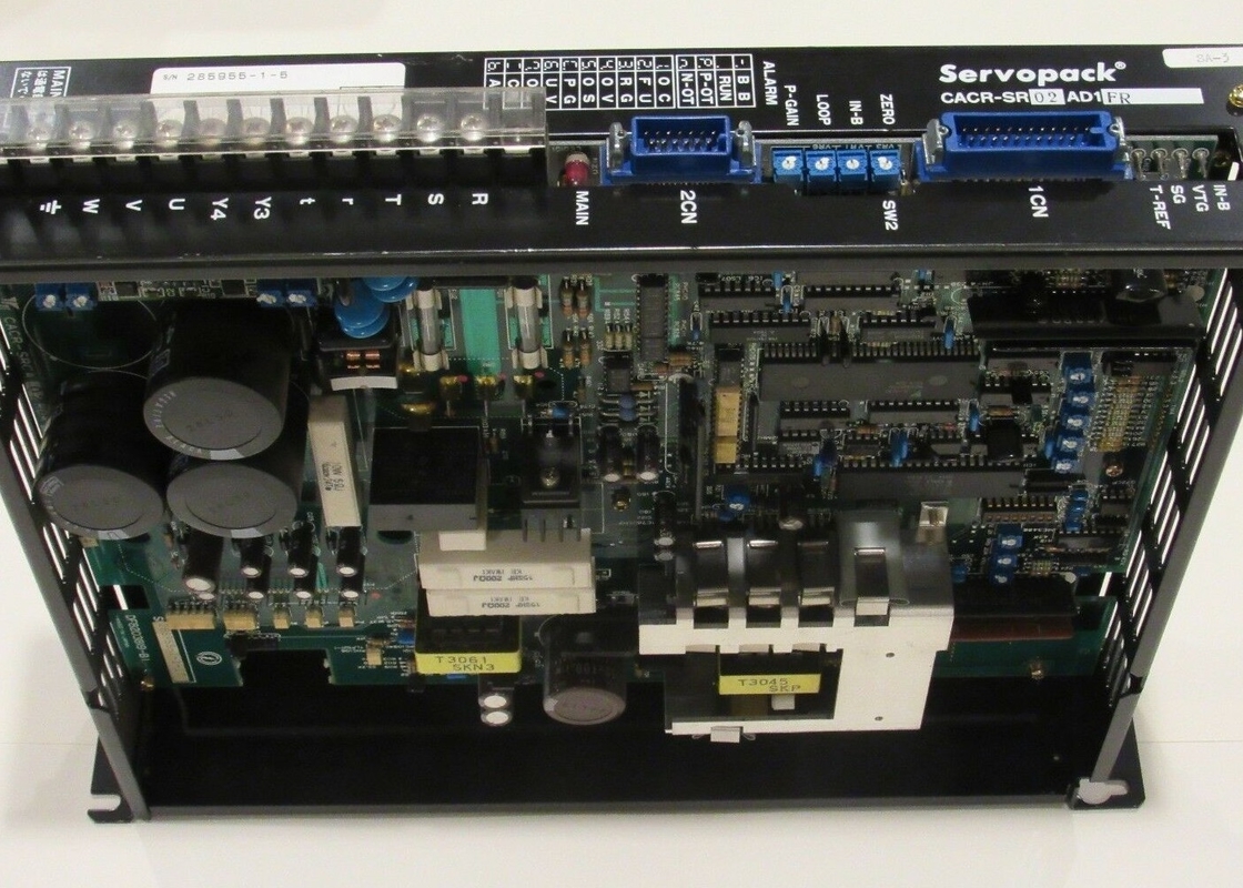 ヤスカワ CACR-SR02-AD1-FR 全新 サーボモーター機器 200V 電圧