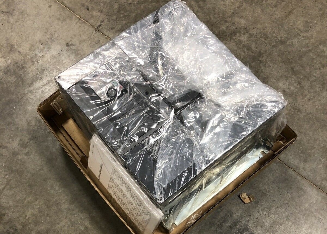三菱電機 FR-A820-01870-E160 230V 115A 三相入力 三相出力 60HP