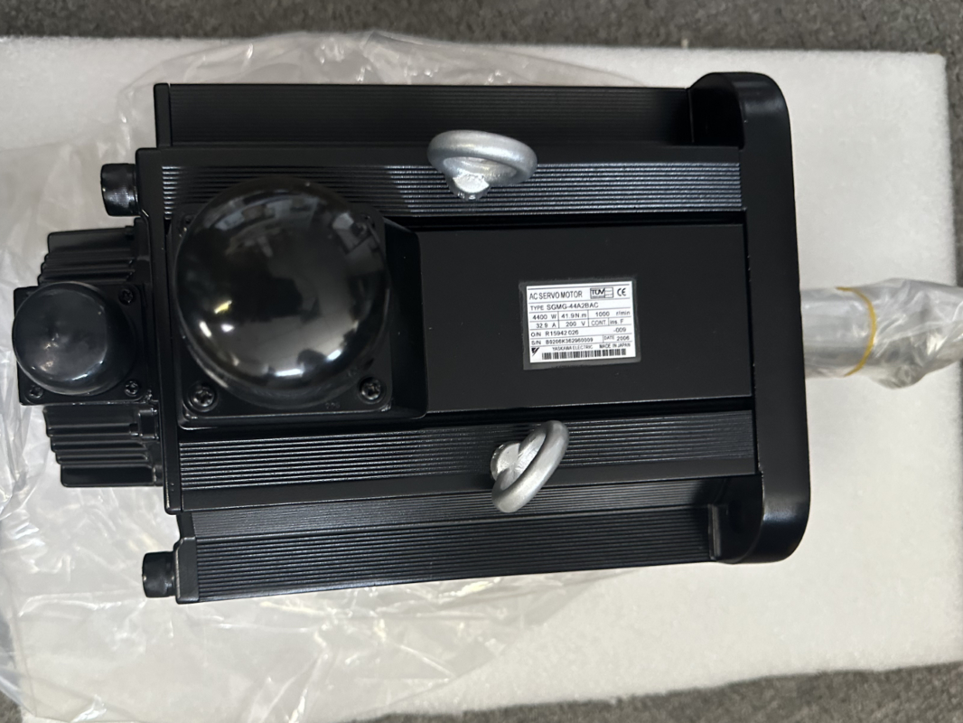 安川電機 SGMG-44A2BAC サーボモータ	4.4kW 1500/3000 RPM 200V 標準構成