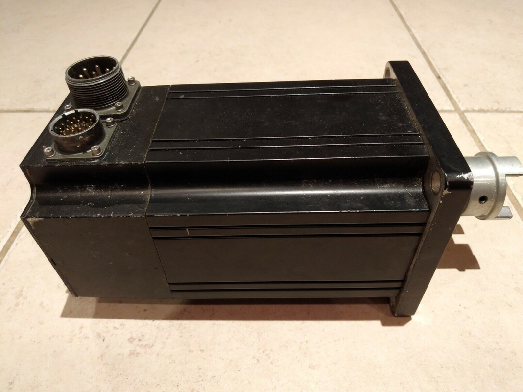 0MGE-455-CBNS-0000 EMERSON Control Techniques モーター 230 VAC 低慣性モーター