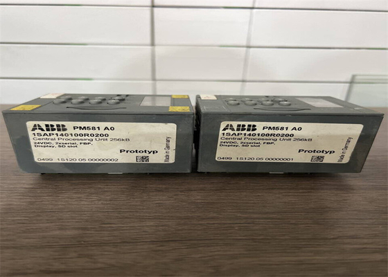ABB PM581 PLCのプログラム可能な論理のコントローラー1SAP140100R0200 256kB 24VDC LCDの表示