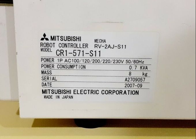 CR1-571-S11工業用ロボットのコントローラー、0.7KVA、50~60のHZ、最高230V/ACに重量三菱の新しい8kgがある。 0